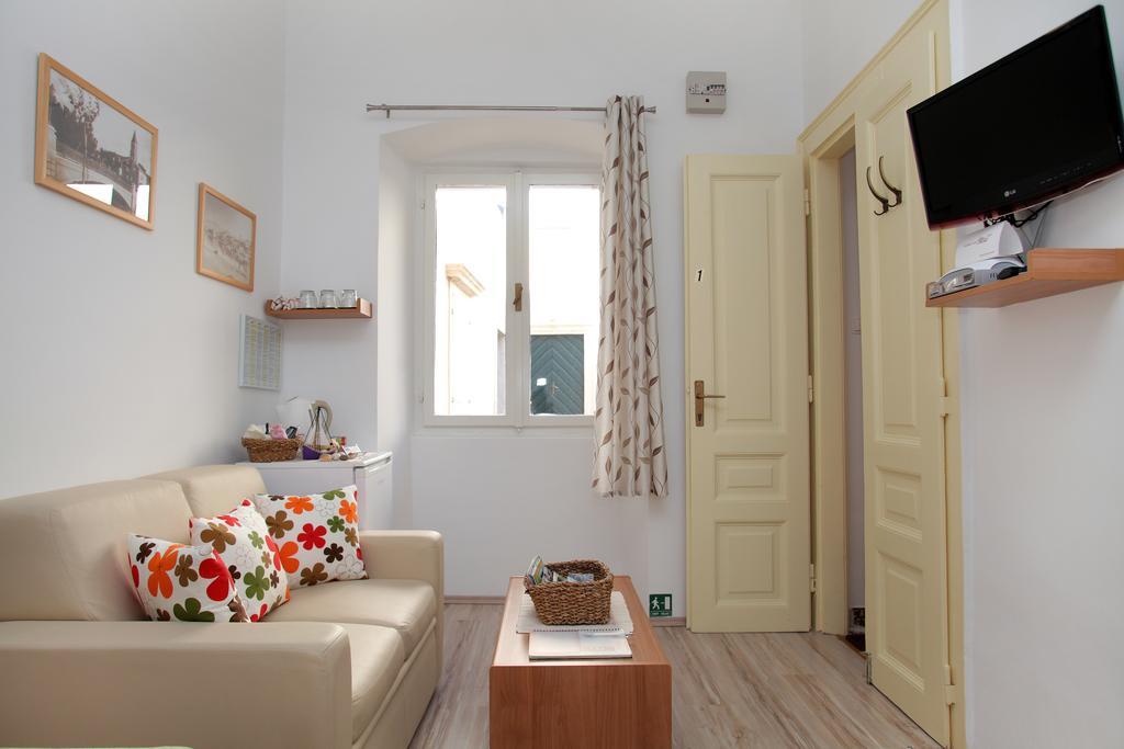 Room Mira Τρογκίρ Εξωτερικό φωτογραφία